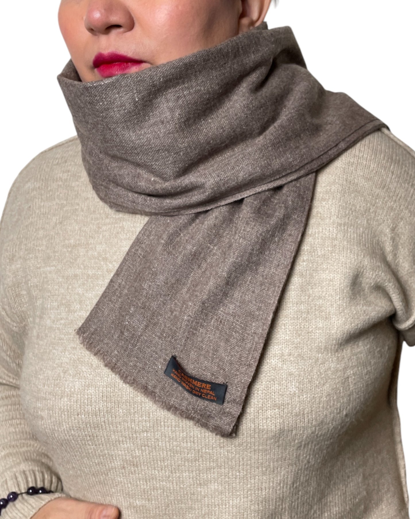 „Earth Whisper“ – Handgewebter Kaschmir-Schal aus Nepal warm