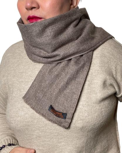 „Earth Whisper“ – Handgewebter Kaschmir-Schal aus Nepal warm