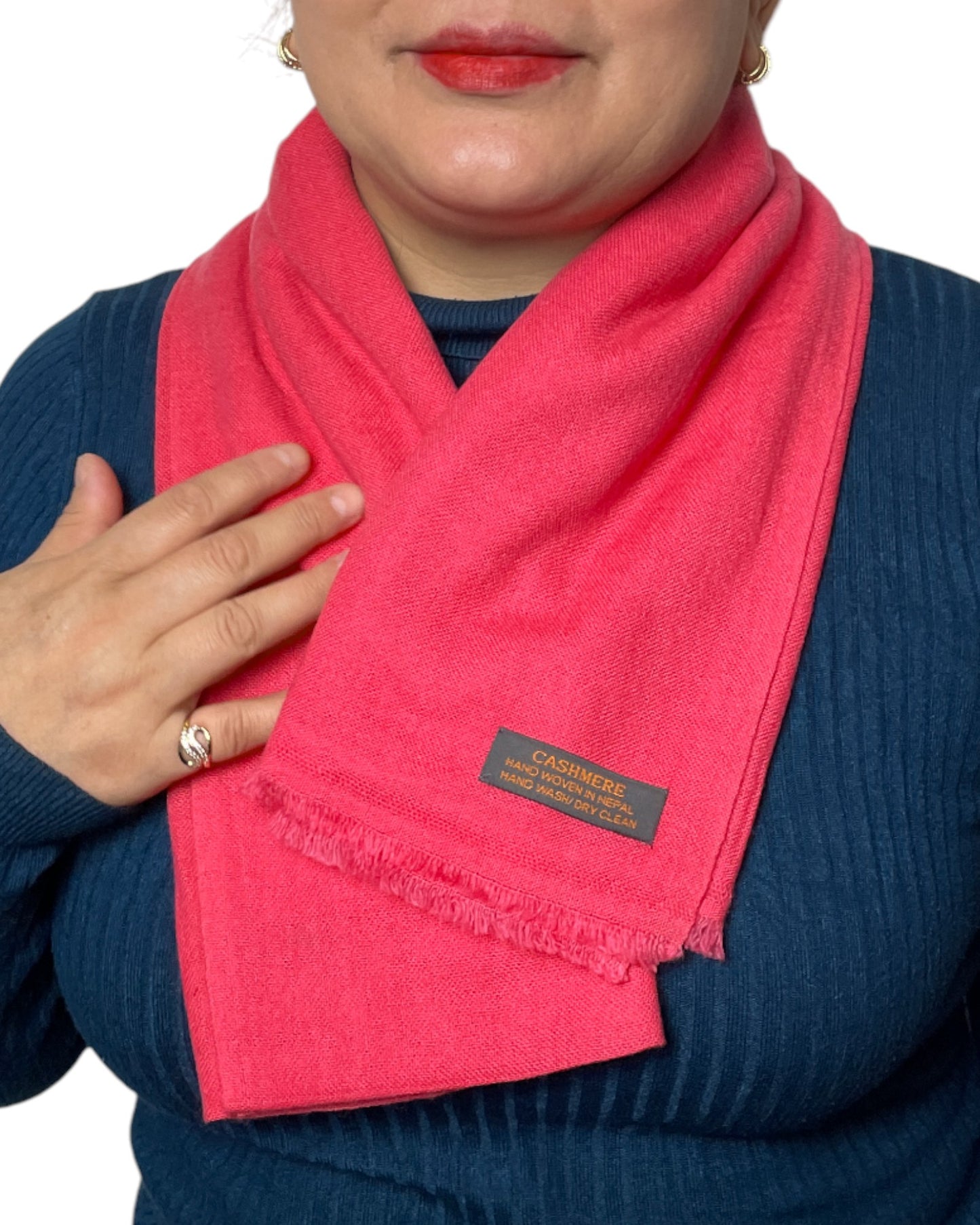 „Electric Rose“  – Handgewebter Kaschmir-Schal aus Nepal Titel gefalten