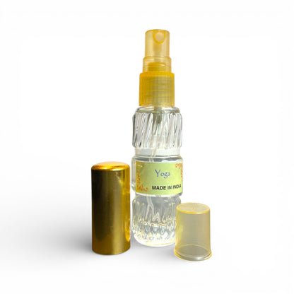 Geoeffnetes Yoga Spray Parfuem mit goldener Kappe Himalaya Vibes Bern