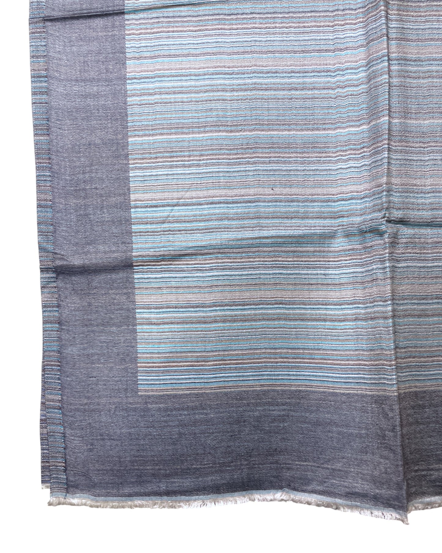 Getragen: Unisex Viskoseschal über Schultern getragen