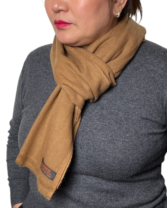 „Golden Dune“ – Handgewebter Kaschmir-Schal aus Nepal Knoten