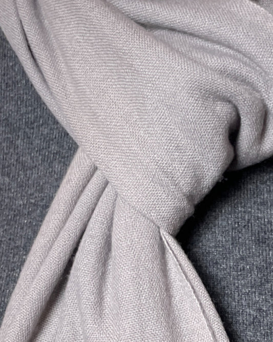 „Grey Aura“ – Handgewebter Kaschmir-Schal aus Nepal Stoff