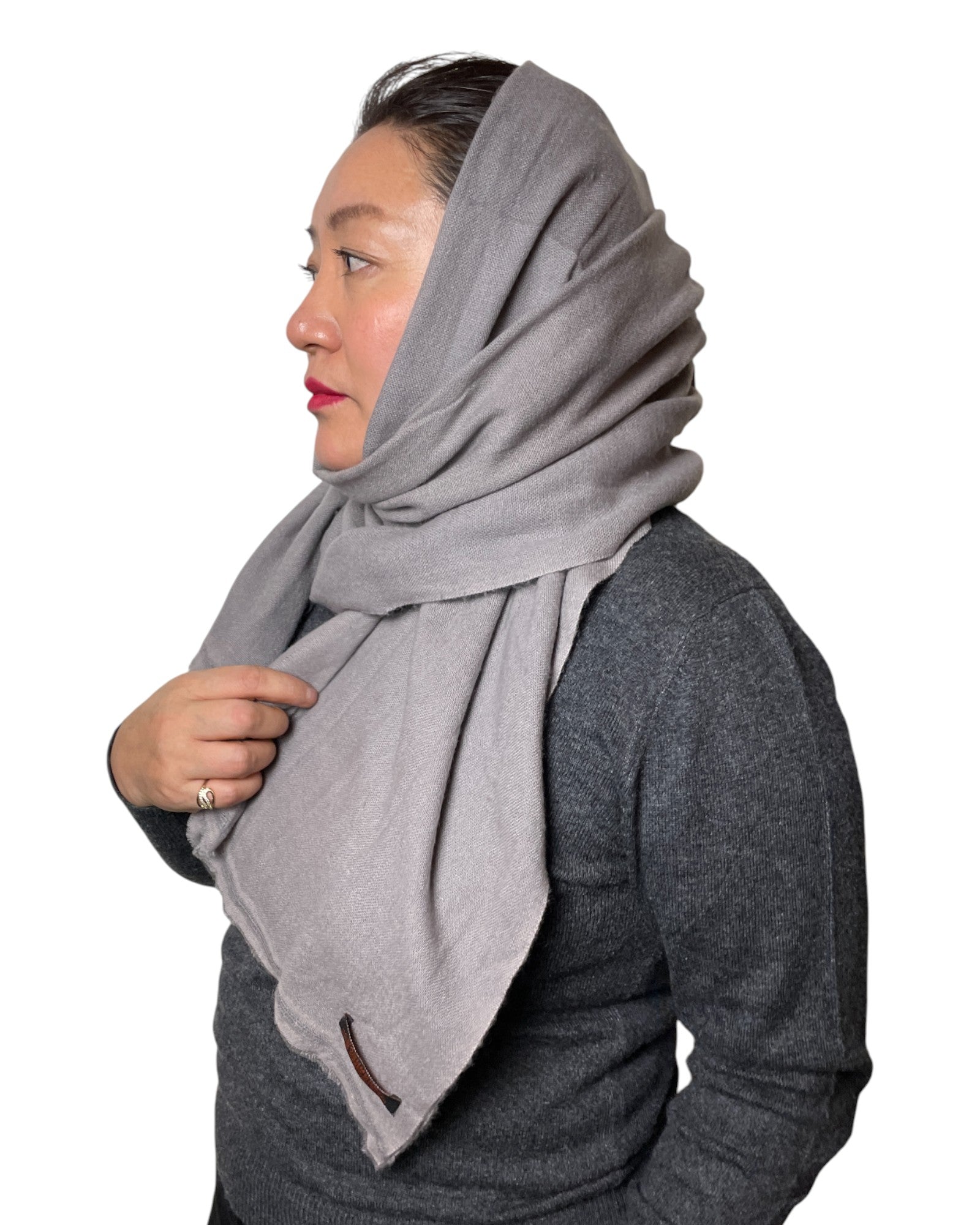 „Grey Aura“ – Handgewebter Kaschmir-Schal aus Nepal kopftuch