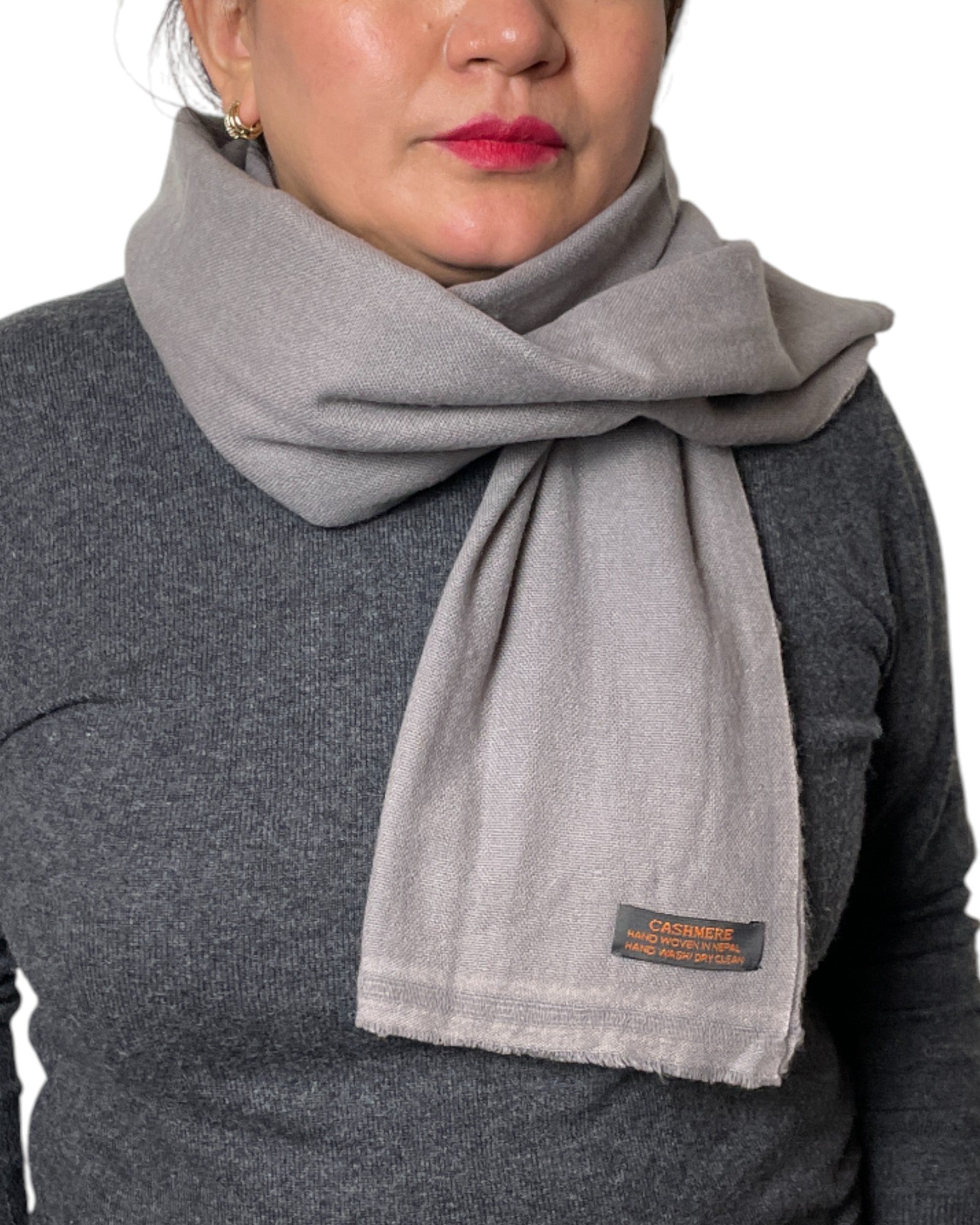 „Grey Aura“ – Handgewebter Kaschmir-Schal aus Nepal warm