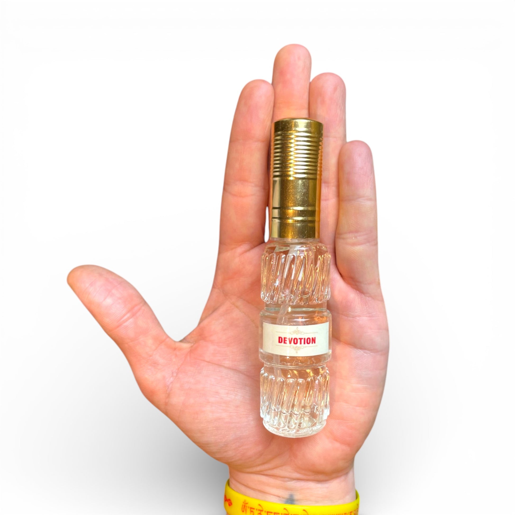 Groessenvergleich Devotion Parfuem 50 ml in der Hand Himalaya Vibes Bern