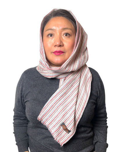 „Heritage Stripes“ – Handgewebter Kaschmir-Schal aus Nepal kopf