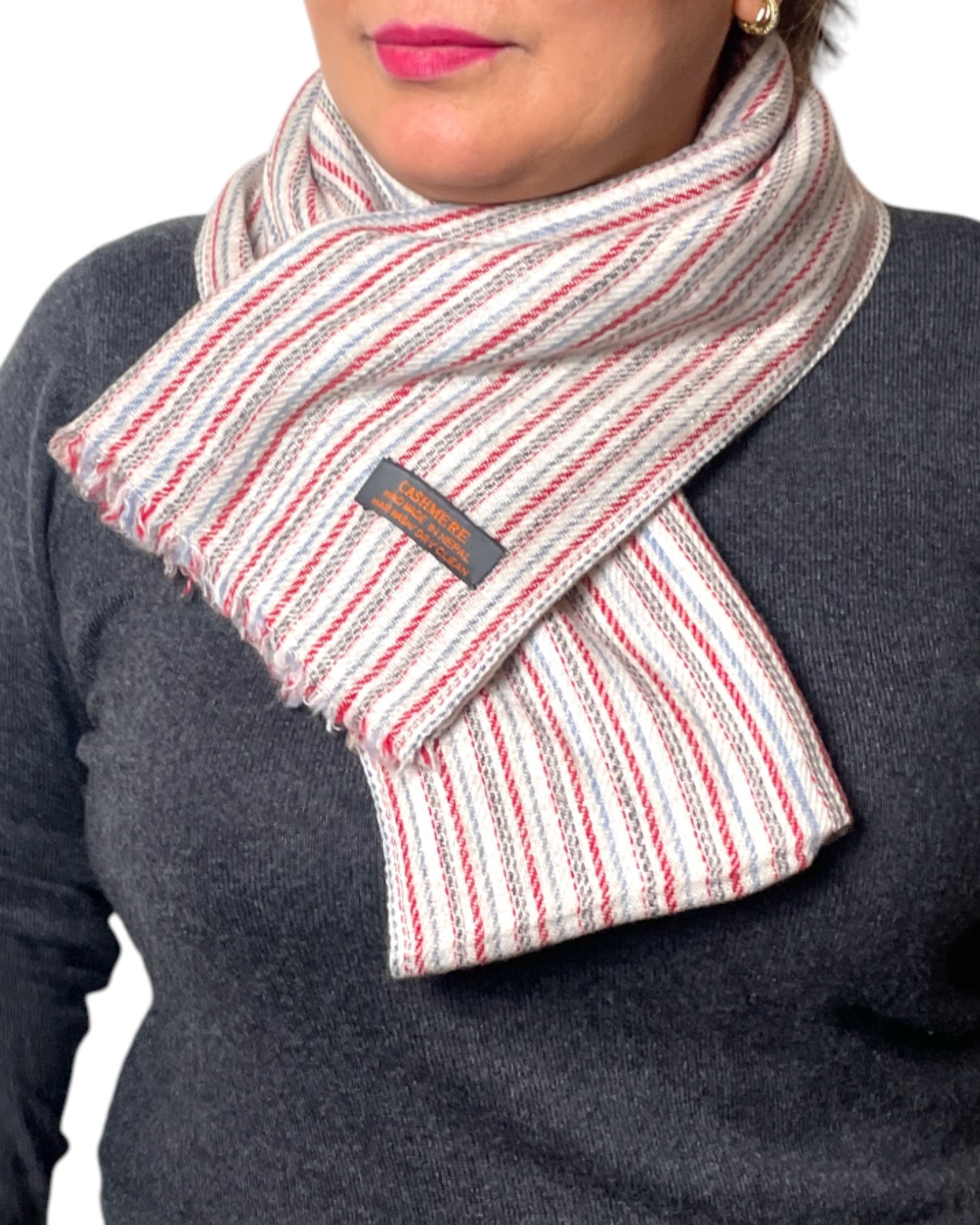 „Heritage Stripes“ – Handgewebter Kaschmir-Schal aus gefalten