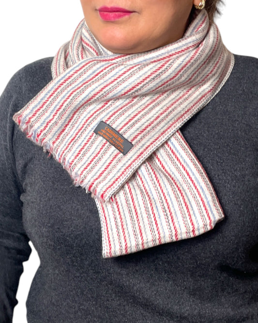 „Heritage Stripes“ – Handgewebter Kaschmir-Schal aus gefalten