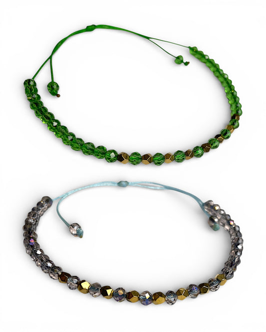 Himalaya-Vibes-Bern-Set-Armbaender-Peridot-und-Labradorit-Optik-Messing-handgemacht-Kunsang-Schweiz