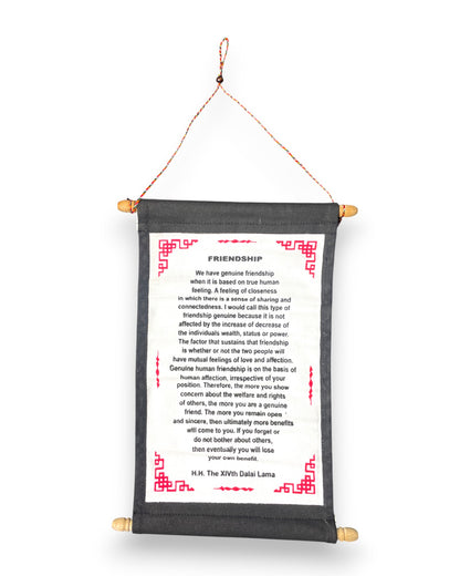 Wandbehang Freundschaft  Tibetische Thangka-Schriftrolle mit Dalai Lama Zitat Front