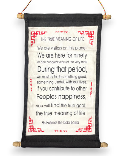 Wandbehang Der wahre Sinn des Lebens Tibetische Thangka-Schriftrolle mit Dalai Lama Zitat Nah