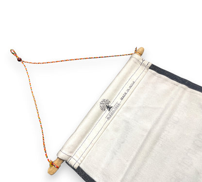 Wandbehang Der wahre Sinn des Lebens Tibetische Thangka-Schriftrolle mit Dalai Lama Zitat Schnur