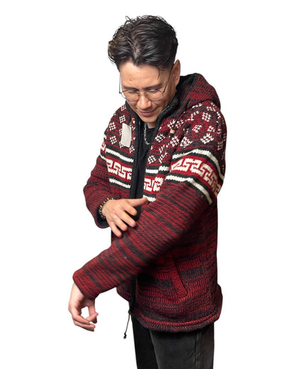 „Sangachok“ Handgestrickte Wolljacke aus Nepal - Warm, Charakterstark & Fair hergestellt