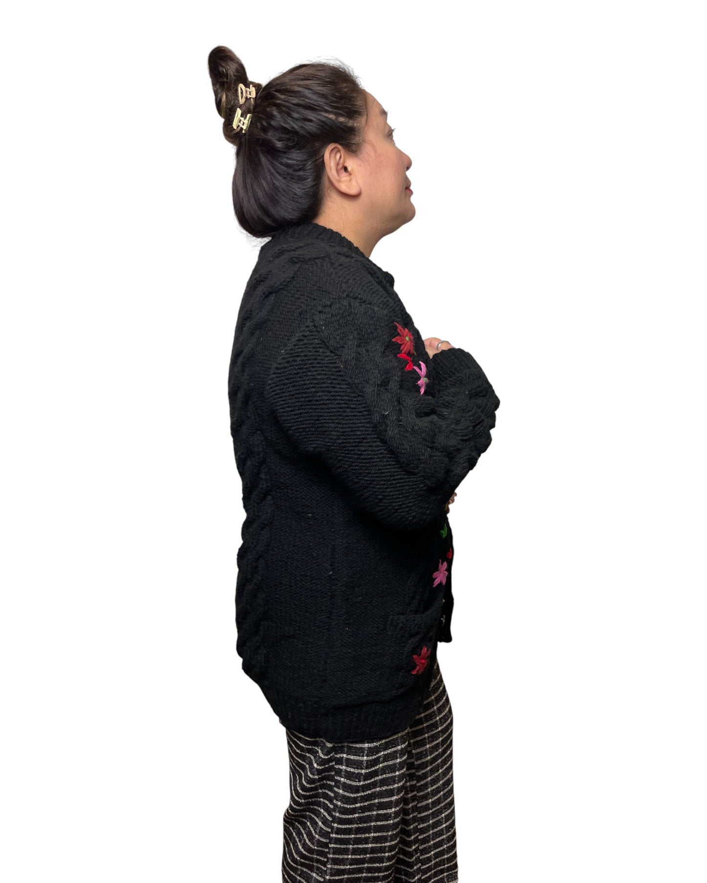 Anaya – Handgestrickter & Bestickter Nepal-Cardigan