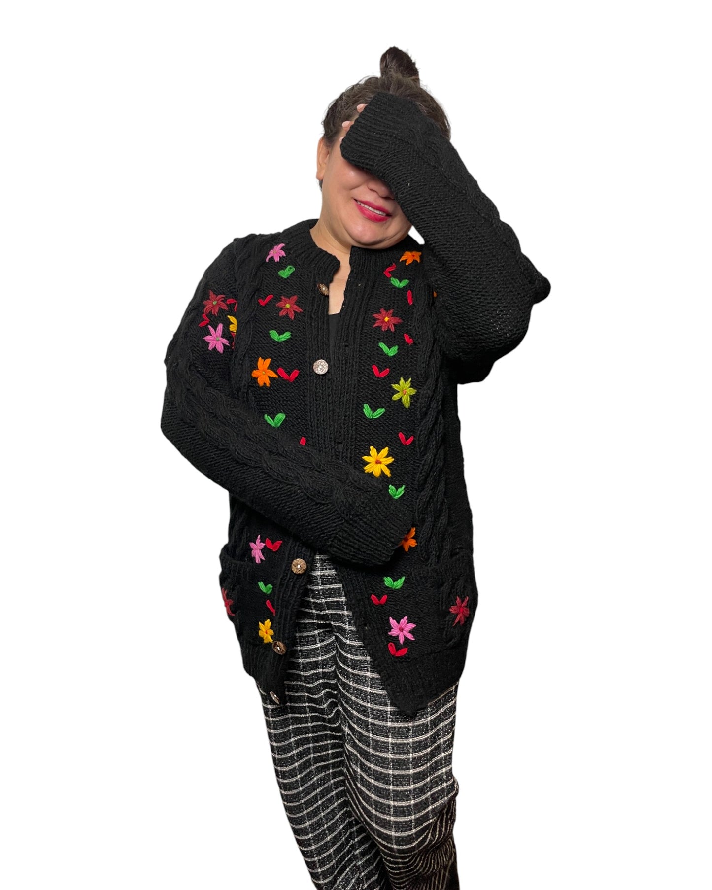 Anaya – Handgestrickter & Bestickter Nepal-Cardigan