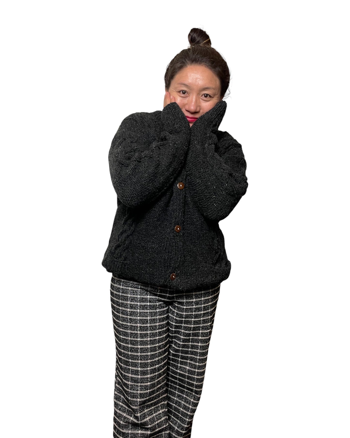 Dhara – Handgestrickter Nepal-Cardigan Dunkelgrau