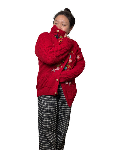 Mira – Handgestrickter & Bestickter Nepal-Cardigan