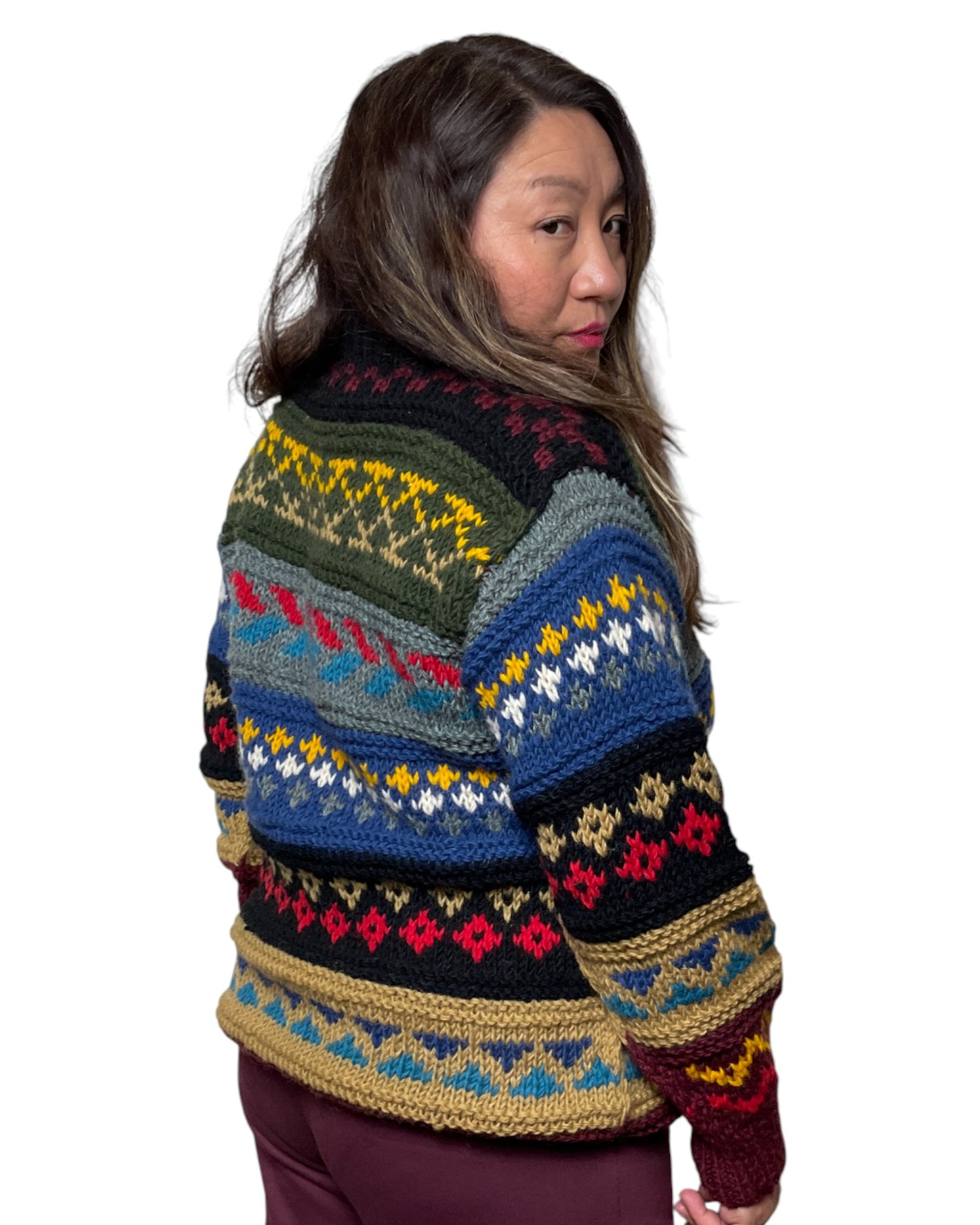 „Kirtipur“ – Handgestrickter Nepal-Pullover Seitlich