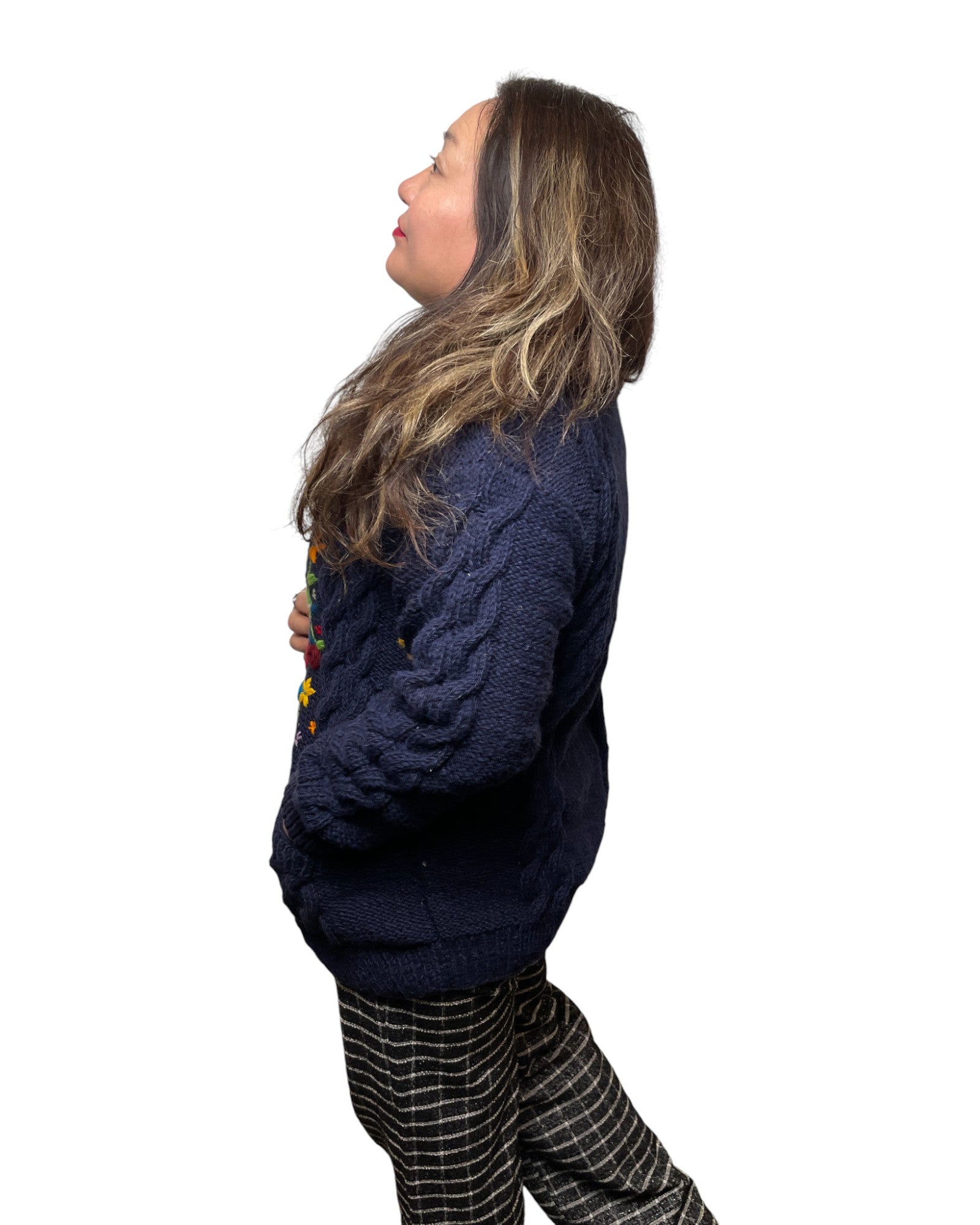 „Lali“ – Handgestrickter & Bestickter Nepal-Cardigan Seite