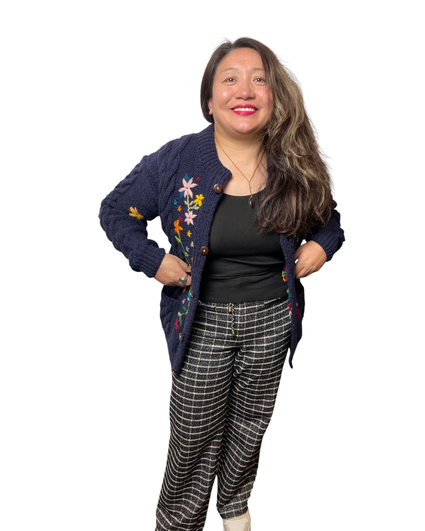 „Lali“ – Handgestrickter & Bestickter Nepal-Cardigan bequem