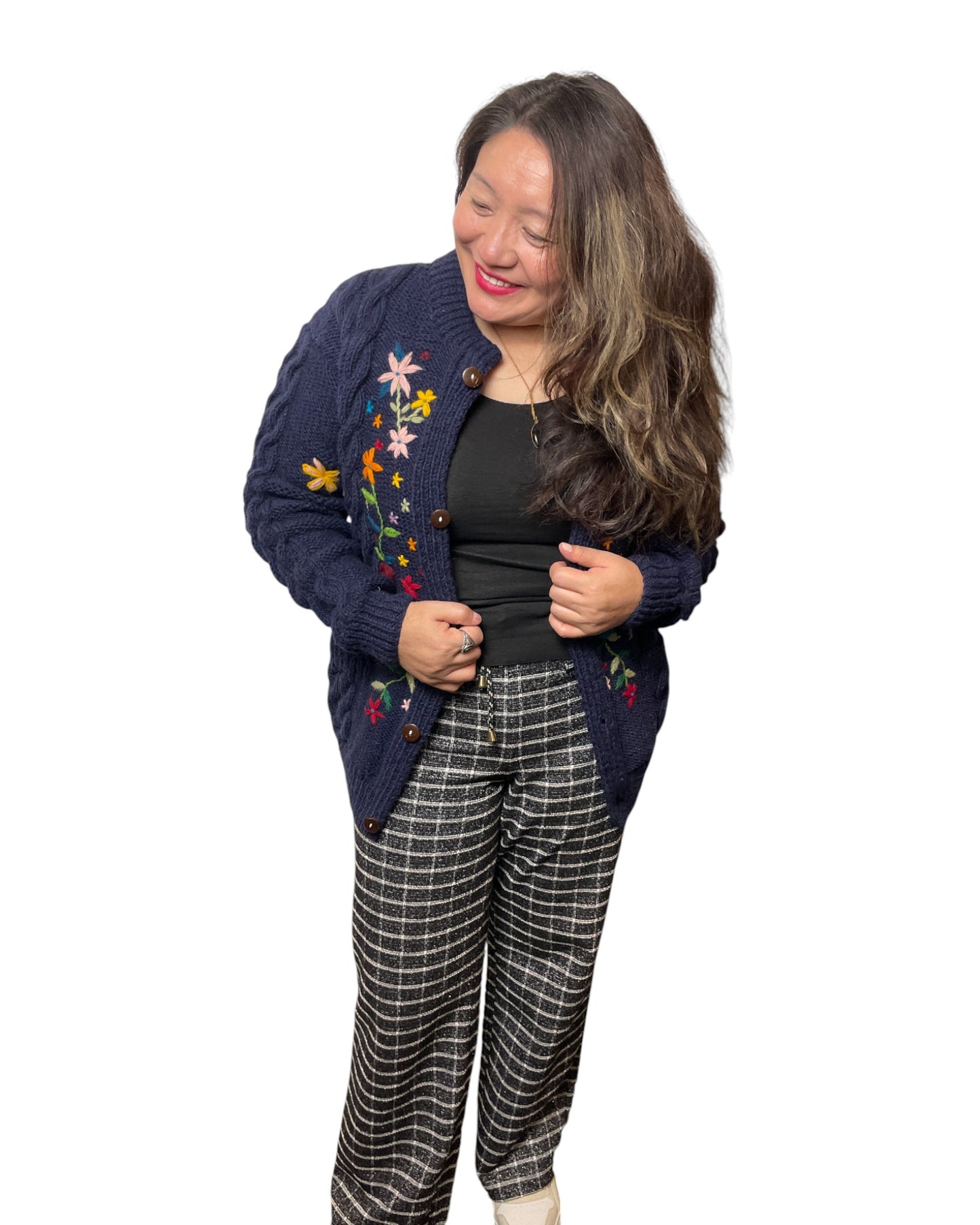 „Lali“ – Handgestrickter & Bestickter Nepal-Cardigan warm