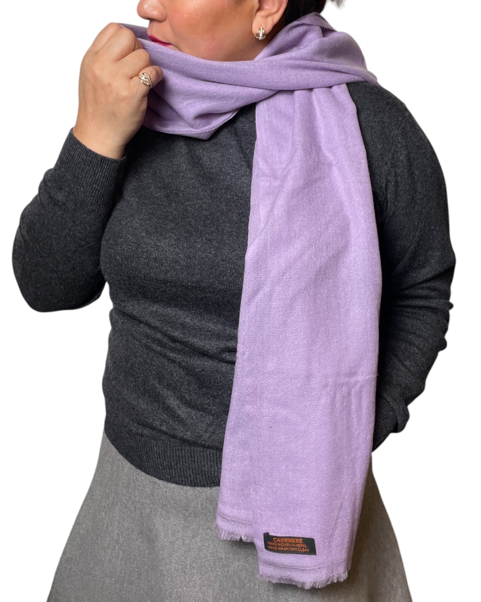 „Lavender Whisper“ – Handgewebter Kaschmir-Schal aus Nepal überwurf