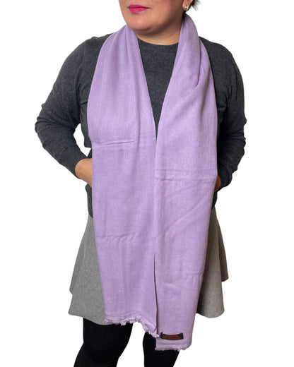 „Lavender Whisper“ – Handgewebter Kaschmir-Schal aus Nepal stola