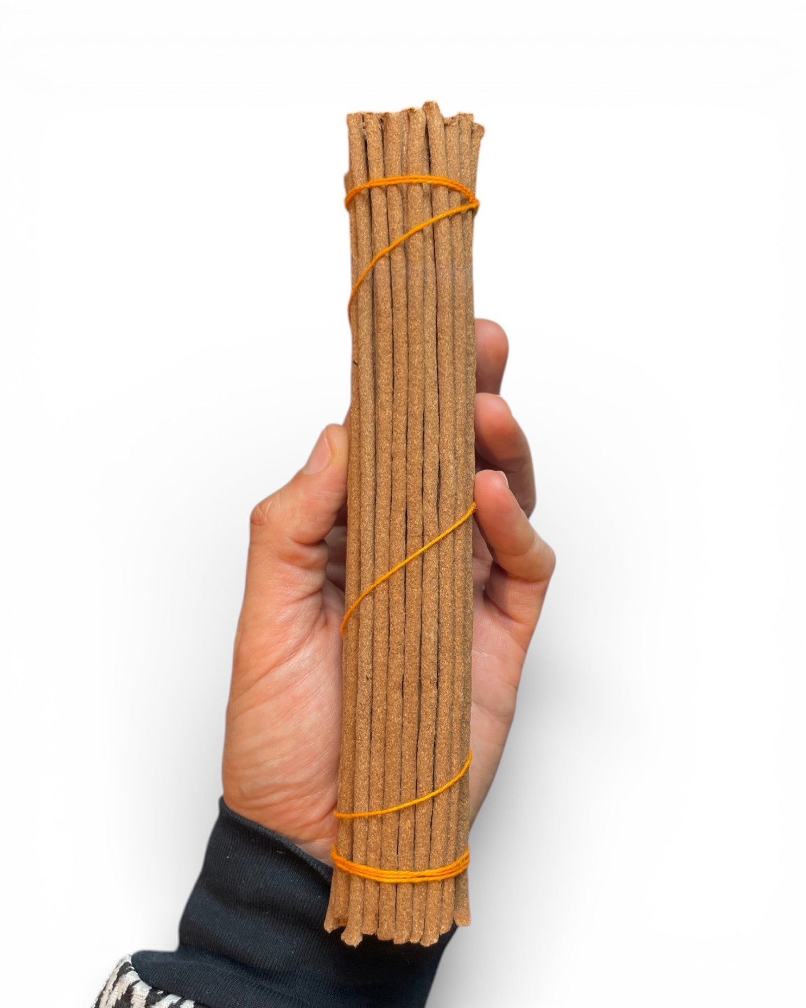 Lhasa Tibetische Raeucherstaebchen Traditioneller Weihrauch aus der Himalaya-Tradition gross Buendel handgerollter Weihrauchstaebchen