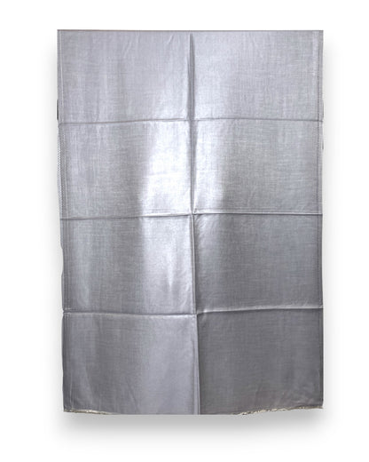 Luxuriöses Seidentuch aus Indien in Silbergrau