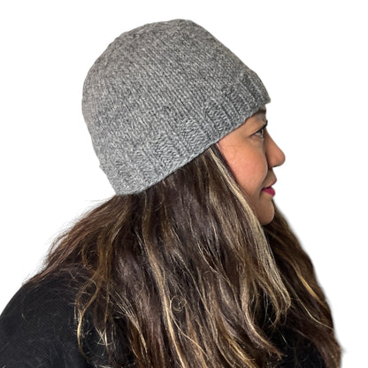 „Mero“ – Handgestrickte Nepal-Beanie grey mix