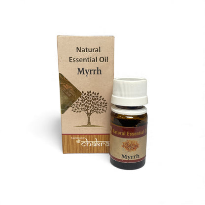 Myrrhe – Chakra Natürliches ätherisches Öl 10 ml mit Flasche und Verpackung zusammen im Alltag, Himalaya Vibes Onlineshop