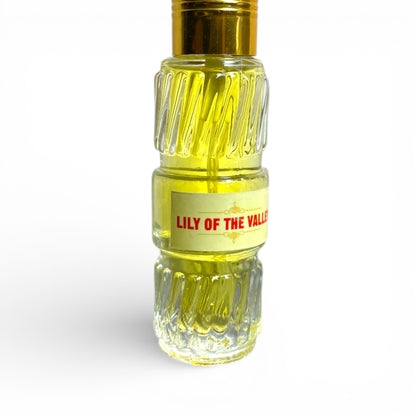 Nahaufnahme Glasflasche Maigloeckchen Lily of the Valley Natuerliches Spray Parfuem 50 ml