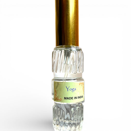 Nahaufnahme Yoga Natural Perfume Spray Made in India Glasflasche Tibet Laden Schweiz
