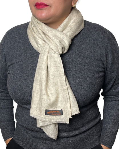 „Natural Sand“ – Handgewebter Kaschmir-Schal aus Nepal Knoten