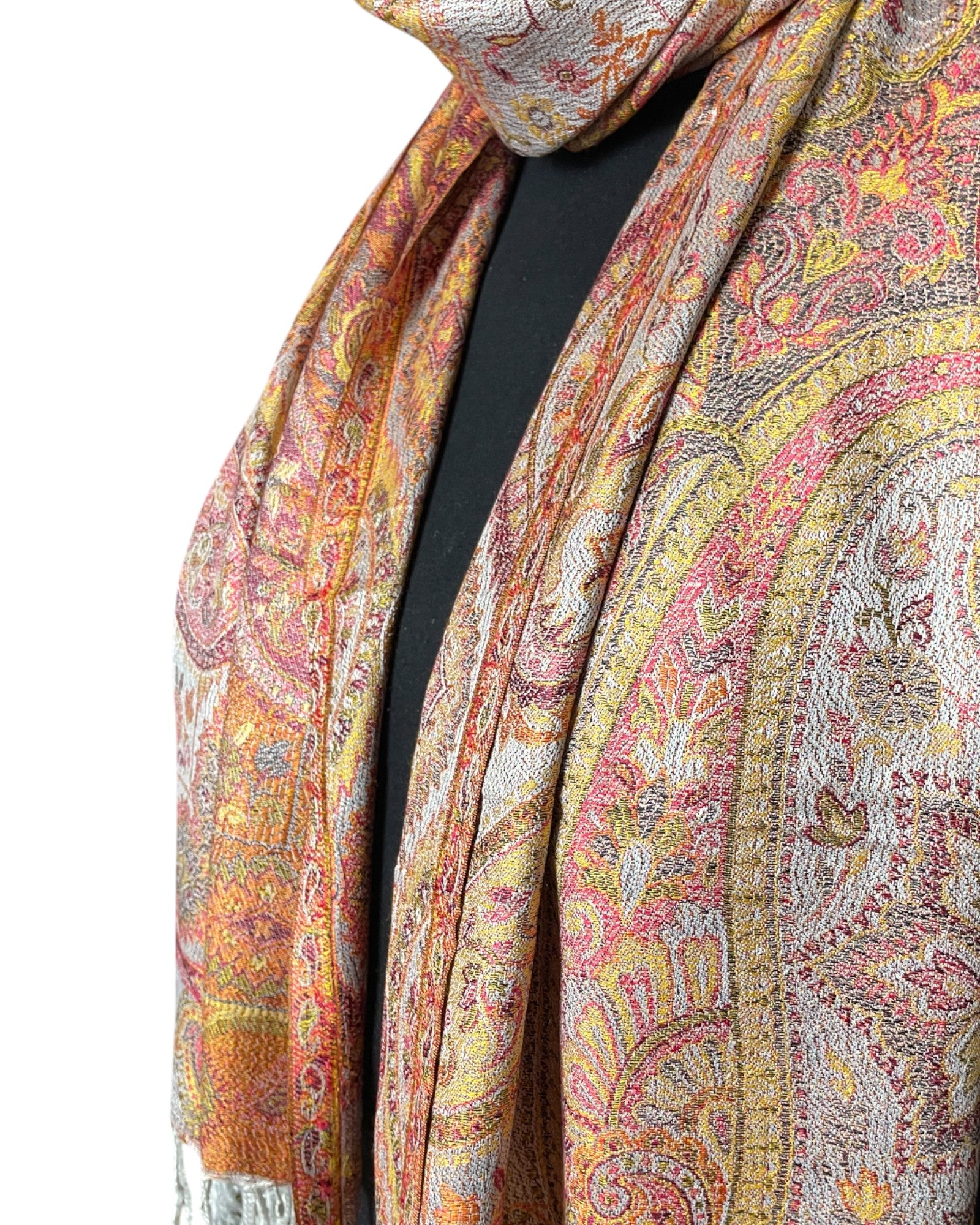 „Paisley Muster Detail Koralle-Orange Elegance Schal Indien“ nahe