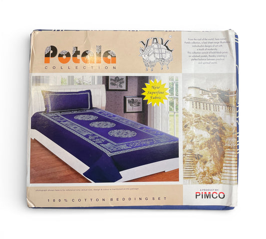 Produktverpackung Potala Collection Bettwaesche Set mit Anwendungsbeispiel auf Einzelbett