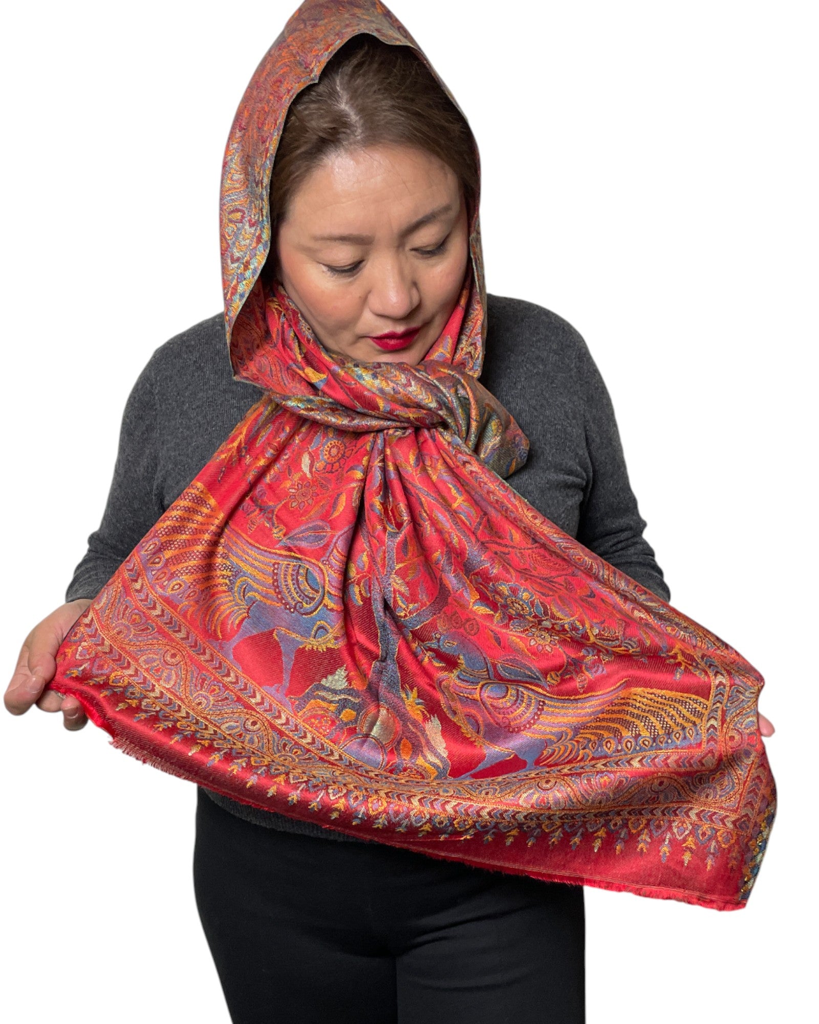 Roter Paisley Schal mit Pfauen- und Blumenmustern