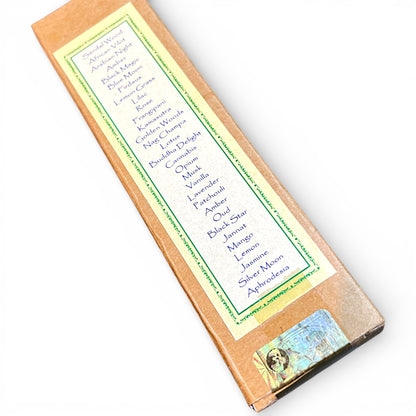 Rueckseite der Verpackung mit Duftsorten Liste Himalaya Vibes Bern Tibet Laden Schweiz