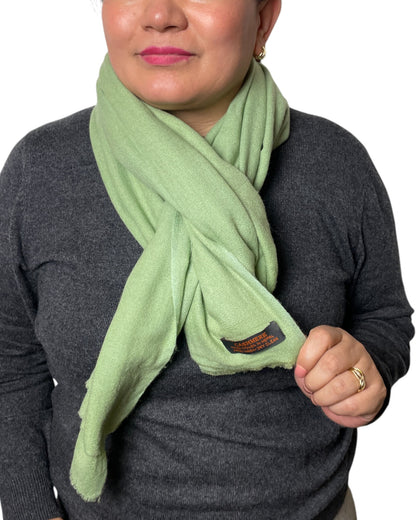 „Sage Whisper“ – Handgewebter Kaschmir-Schal aus Nepal Knoten