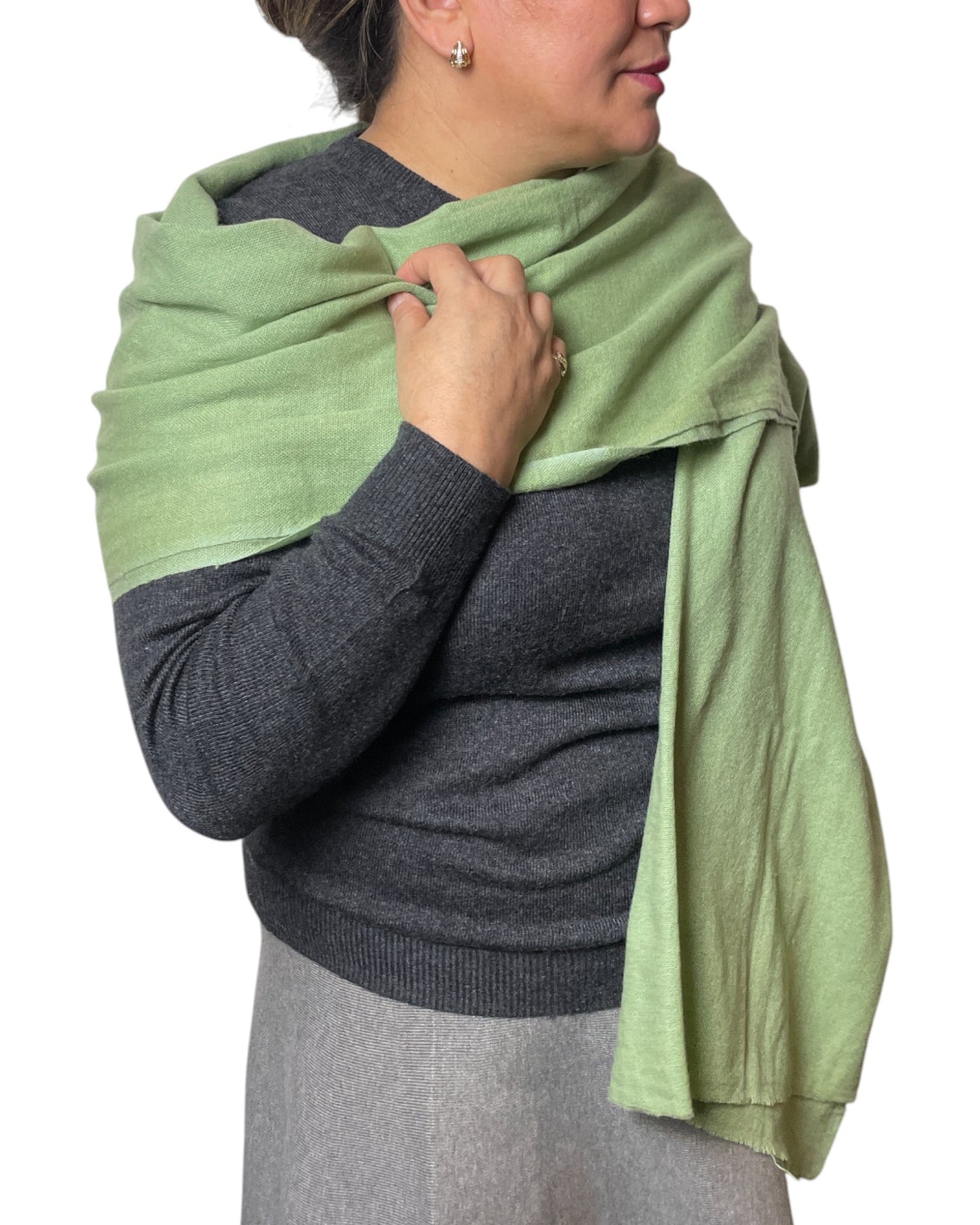 „Sage Whisper“ – Handgewebter Kaschmir-Schal aus Nepal Umhang