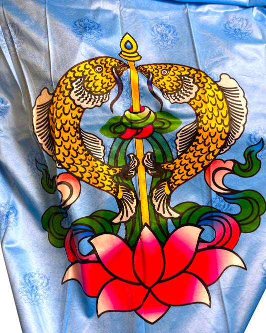 Samtvorhang Potala Collection Suvarnamatshya Goldene Fische Motiv Detailansicht Blau Samt