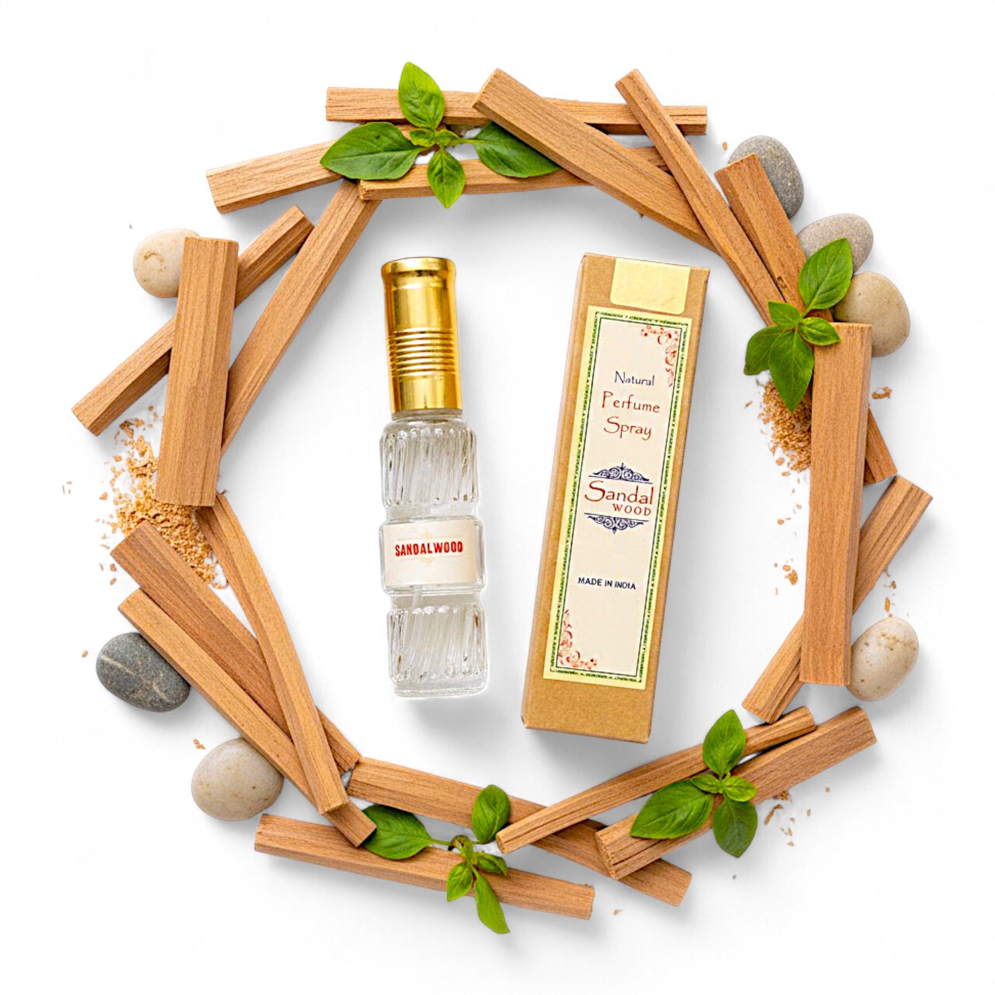 Sandalwood – Natuerliches Spray Parfuem 30 ml in Glasflasche mit Packung. Natuerlicher, alkoholfreier Duft, holzig-wuerzig und sanft suesslich. Ideal fuer Handtasche oder Reise.