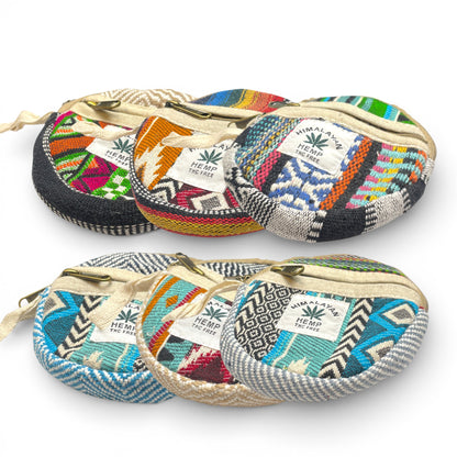 Set aus verschiedenen runden Hanf-Taschen in bunten Farben und Mustern handgemacht aus Himalayan Hemp.