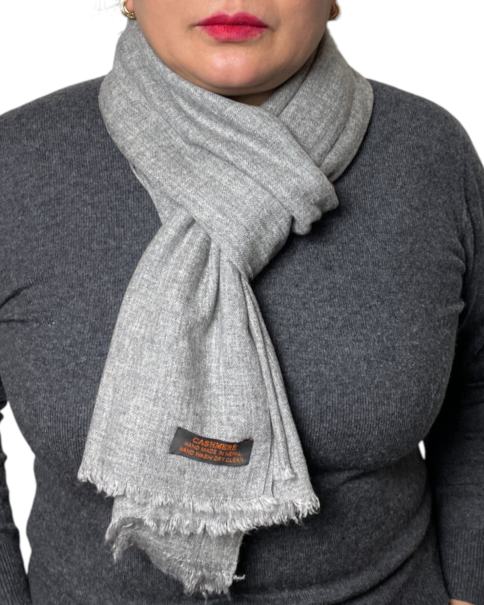 „Silver Mist“  – Handgewebter Kaschmir-Schal aus Nepal Knoten