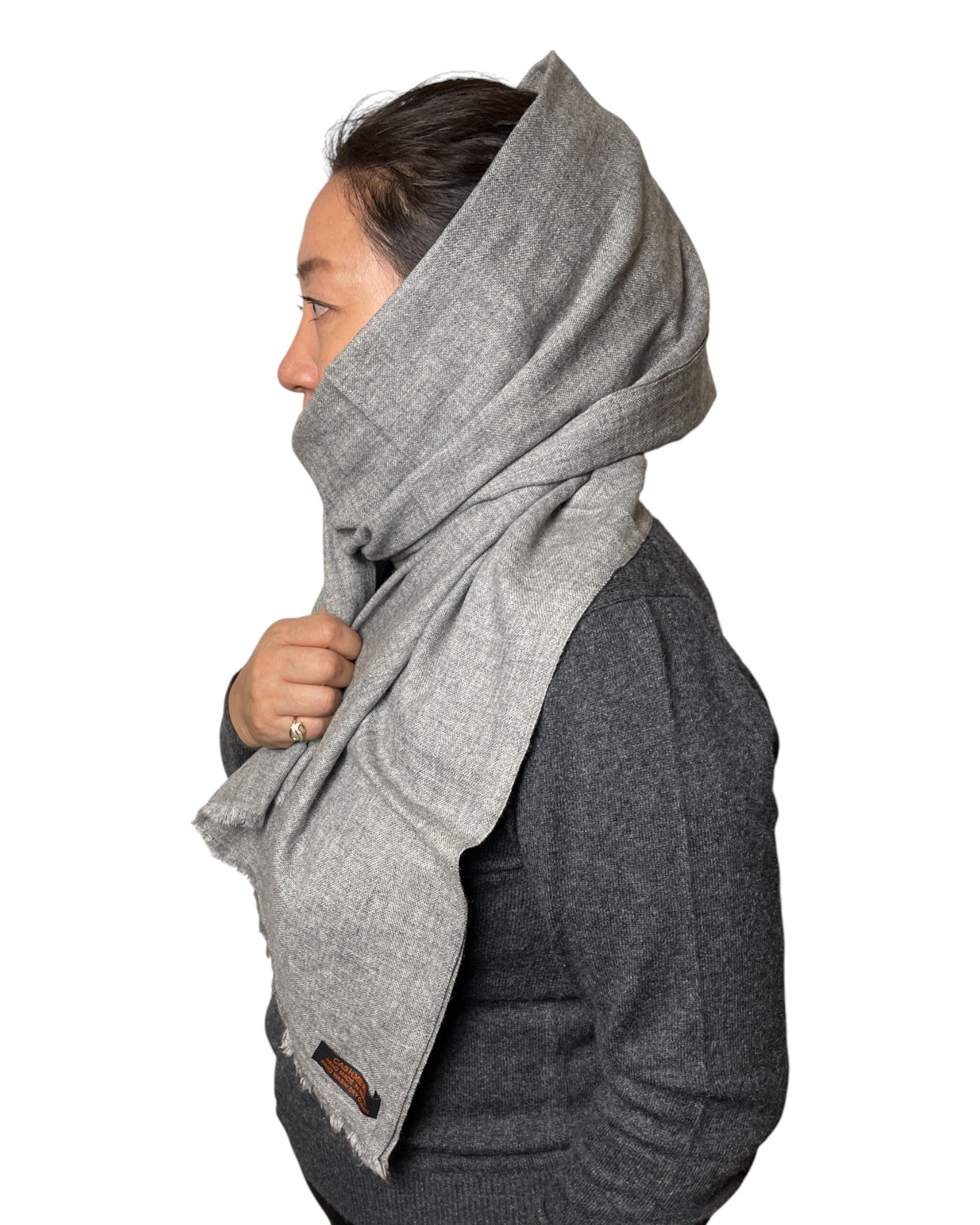 „Silver Mist“  – Handgewebter Kaschmir-Schal aus Nepal Kopftuch