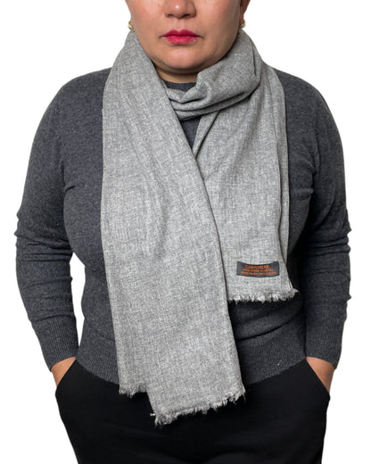 „Silver Mist“  – Handgewebter Kaschmir-Schal aus Nepal  lässig