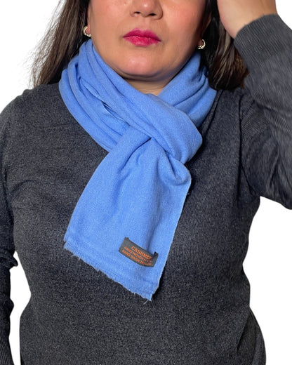 „Sky Blue Essence“ – Handgewebter Kaschmir-Schal aus Nepal kurz
