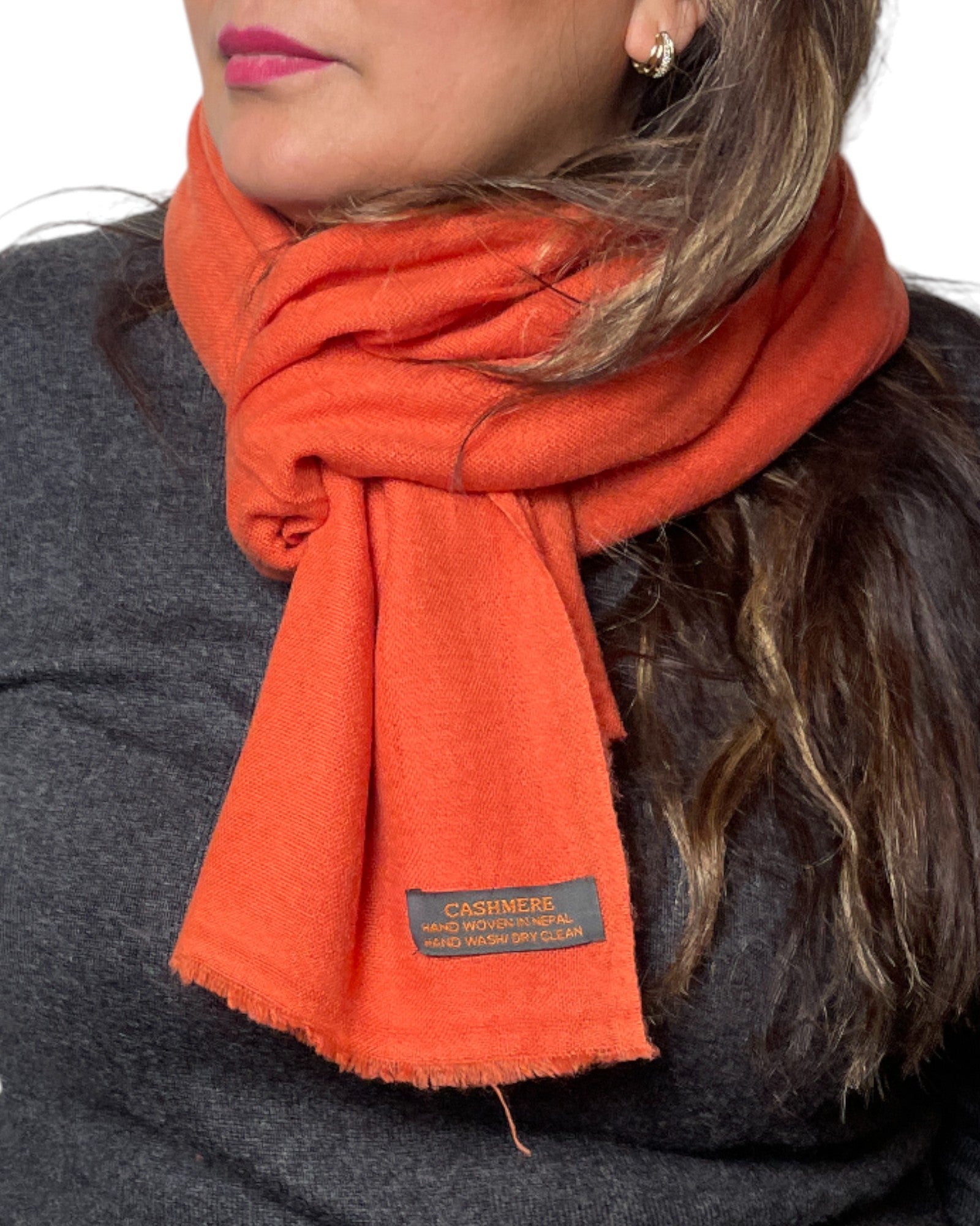 „Solar Ember“ – Handgewebter Kaschmir-Schal aus Nepal Knoten