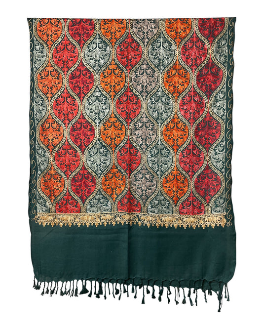 Stickerei Detail: Florale Stickerei Emerald Heritage Embroidery auf Tannengrün
